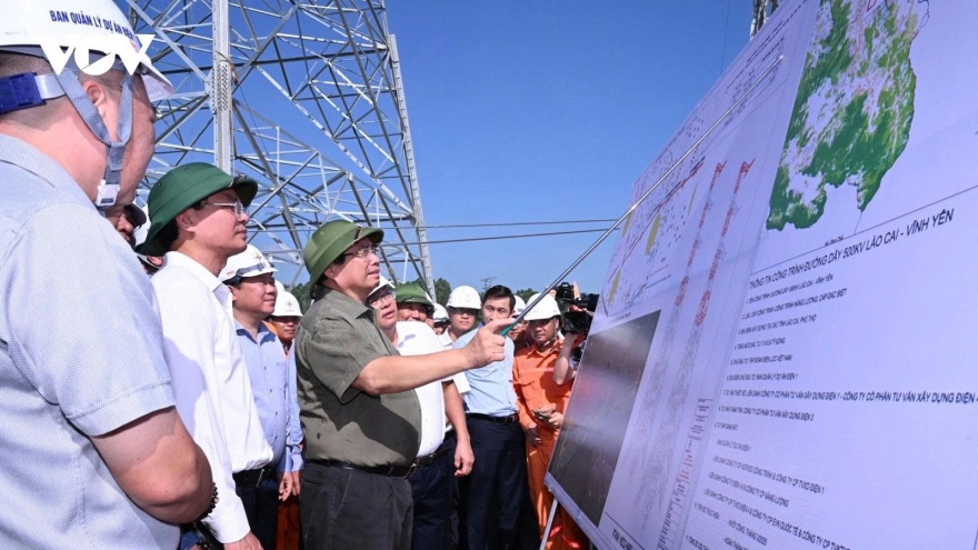 PM inspects key infrastructure projects in Phu Tho province